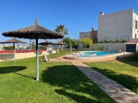 Bazén v ubytovaní Villa de lujo con piscina alebo v jeho blízkosti