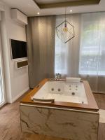 Kúpeľňa v ubytovaní Opulence luxury spa suite - private access to beach in Opatija