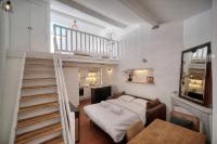 Łóżko lub łóżka w pokoju w obiekcie IMMOGROOM - Cosy - Renovated duplex - Close to the beach