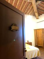 A bed or beds in a room at Agriturismo Diffuso Monte Oliveto Maggiore