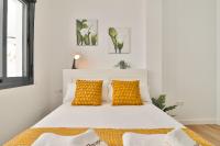 Posteľ alebo postele v izbe v ubytovaní C4 - El Palo Beach 2 Bedroom Apartment