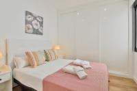 Posteľ alebo postele v izbe v ubytovaní C4 - El Palo Beach 2 Bedroom Apartment