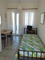 Posteľ alebo postele v izbe v ubytovaní Syros House with View