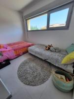 Łóżko lub łóżka w pokoju w obiekcie Maison avec jardin