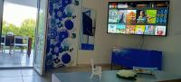 Televízia a/alebo spoločenská miestnosť v ubytovaní Pool Seaside Relais - VILLE Ninfea, Marea, Rosa e Cassiopea