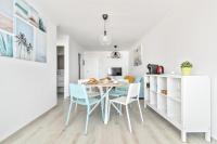 Kuchyň nebo kuchyňský kout v ubytování Home2Book Blue Sea View Patalavaca Beach Apartment
