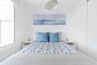 Postel nebo postele na pokoji v ubytování Home2Book Blue Sea View Patalavaca Beach Apartment
