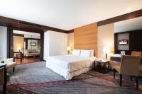 Postel nebo postele na pokoji v ubytování Zenith Sukhumvit Hotel