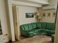 A seating area at Cozy Flat