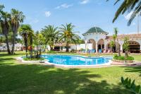 Bazén v ubytování Villa Balneari Resort Vacaciones nebo v jeho okolí