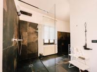 A bathroom at CRUdiS Luxury rooms