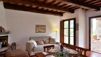 A seating area at Villa Nocciola Il Poderone