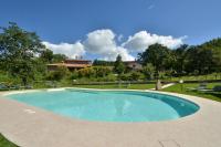 The swimming pool at or close to Villa Nocciola Il Poderone