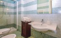 A bathroom at Villetta Solanum