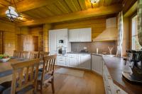 Kuchyň nebo kuchyňský kout v ubytování Drevenica Tale - Pool Table - Jacuzzi - Sauna - Small teambuilding - Hotel Partizán 5 min