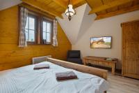 TV a/nebo společenská místnost v ubytování Drevenica Tale - Pool Table - Jacuzzi - Sauna - Small teambuilding - Hotel Partizán 5 min