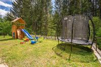 Herní místnost nebo prostor pro děti v ubytování Drevenica Tale - Pool Table - Jacuzzi - Sauna - Small teambuilding - Hotel Partizán 5 min