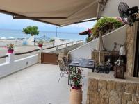 Balkón alebo terasa v ubytovaní Paralia Pefkohori apartments