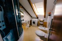 Kúpeľňa v ubytovaní Large 3-bedroom apartment near Split Dalmatia