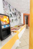 Televízia a/alebo spoločenská miestnosť v ubytovaní Hotel Zenith