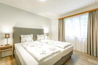 Postel nebo postele na pokoji v ubytování Lauberhorn Apartment - Aare Jungfrau AG
