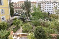 Ogród w obiekcie Modern apartment with 3 bedrooms balcony communal garden and AC- Benakey