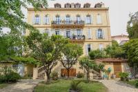 Ogród w obiekcie Modern apartment with 3 bedrooms balcony communal garden and AC- Benakey