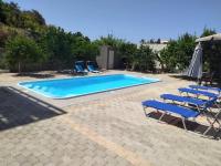 Bazén v ubytovaní Orama Apartments - Vacations Next to the Sea alebo v jeho blízkosti