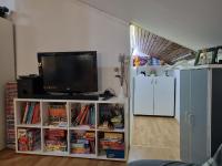 Knižnica v apartmáne
