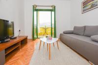 Televízia a/alebo spoločenská miestnosť v ubytovaní Apartments Kate