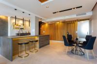 Kuchyň nebo kuchyňský kout v ubytování Estepona Puerto Blanco - Modern Luxury Apartment