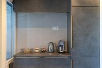 Příslušenství pro přípravu čaje a kávy v ubytování Estepona Puerto Blanco - Modern Luxury Apartment