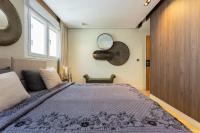 Postel nebo postele na pokoji v ubytování Estepona Puerto Blanco - Modern Luxury Apartment