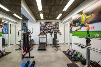 Posilňovňa alebo fitness centrum v ubytovaní Mirablue Luxury Residences