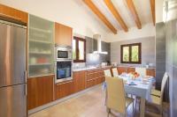 Kuchnia lub aneks kuchenny w obiekcie Villa Les Pells by Villa Plus