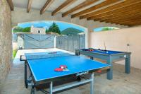 Tenis stołowy w obiekcie Villa Les Pells by Villa Plus lub pobliżu