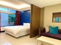 a bedroom with a bed and a couch at Spa Spring Resort in Taipei