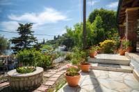 Vonkajšia záhrada v ubytovaní Casa Max Palaiokastritsa Corfu