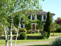 Ogród w obiekcie Maison du 18é de charme au calme