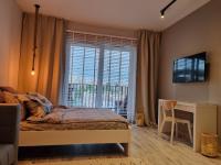 TV a/nebo společenská místnost v ubytování Apple Apartments - Gdańska PRYWATNE MIEJSCE PARKINGOWE
