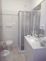 A bathroom at Rami di Corallo Appartamento con Parcheggio Privato ----------