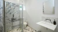 Koupelna v ubytování Topside House - Beautiful 7 bedroom house with hottub wifi and parking near Bath Wells Frome