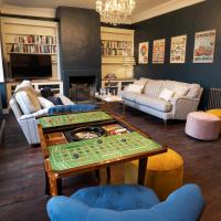 Posezení v ubytování Topside House - Beautiful 7 bedroom house with hottub wifi and parking near Bath Wells Frome