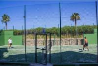 Tenis alebo squash v ubytovaní Acogedora casa adosada luminosa de 3 plantas. alebo jeho okolí