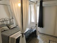 Łóżko lub łóżka w pokoju w obiekcie Agréable maison au cœur du village