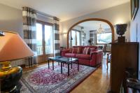 Posedenie v ubytovaní Le Vintage grand appartement 4 étoiles avec jardin proche du lac