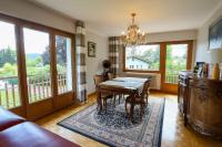 Posedenie v ubytovaní Le Vintage grand appartement 4 étoiles avec jardin proche du lac