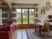 Posedenie v ubytovaní Le Vintage grand appartement 4 étoiles avec jardin proche du lac