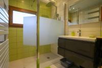 Kúpeľňa v ubytovaní Le Vintage grand appartement 4 étoiles avec jardin proche du lac