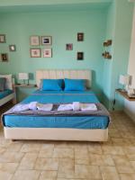 A bed or beds in a room at Seaside Apartment in Xilokastro - Thalassa Blue by Booking Kottas